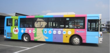 西鉄バス フルラッピングバス